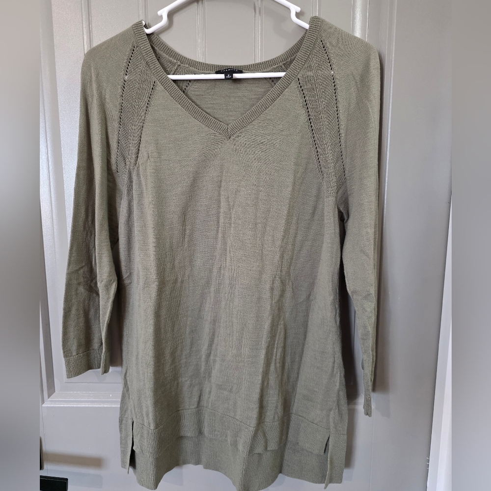 Talbots Womans Small Solid Green Long Sleeve Shirt Vneck Casual